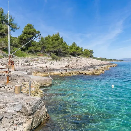 Secluded Fisherman's Cove Fabrice, Solta - 8692 Дом отдыха