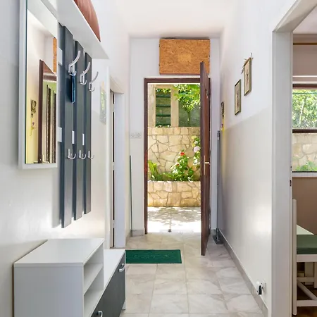 Secluded Fisherman's Cove Fabrice, Solta - 8692 Grohote