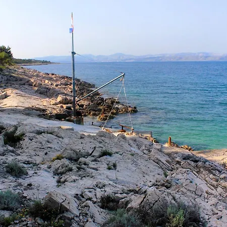 Secluded Fisherman's Cove Fabrice, Solta - 8692 Грохоте