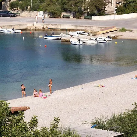 Secluded Fisherman's Cove Fabrice, Solta - 8692 * Грохоте
